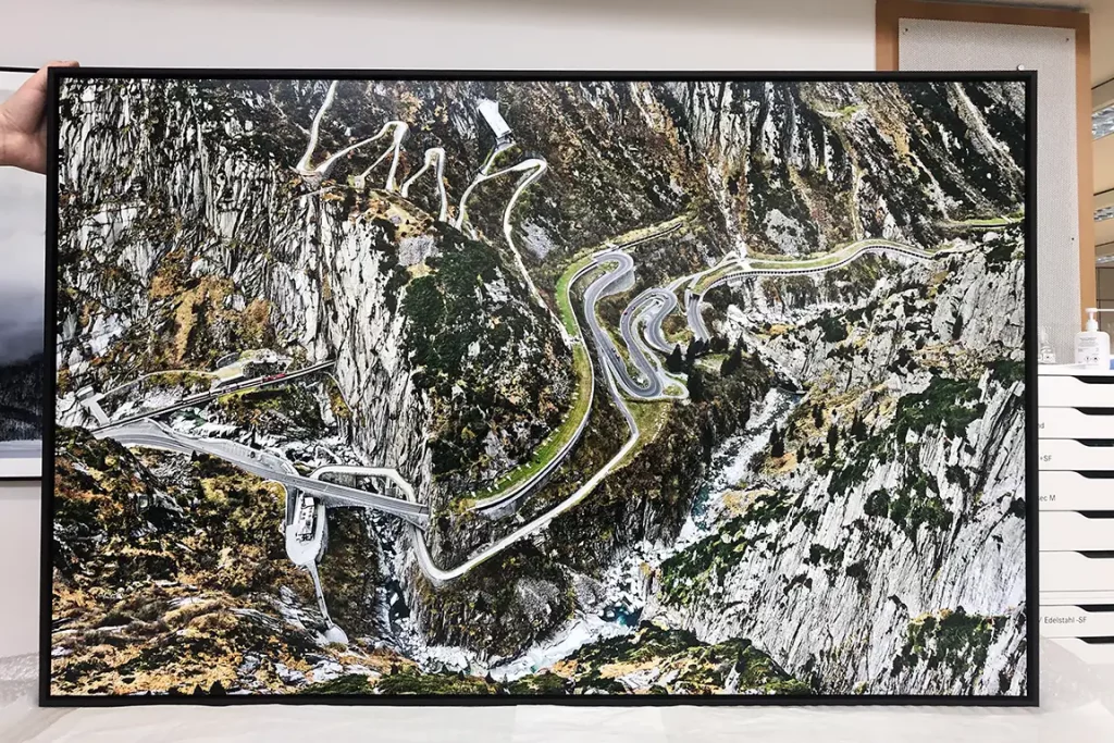 Schattenfugenrahmen braun, Schöllenenschlucht Print