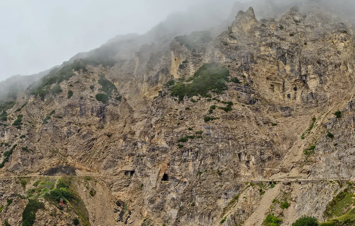 alte Militärstraße Strada degli Eroi durch bizarre Felslandschaft zum Monte Pasubio